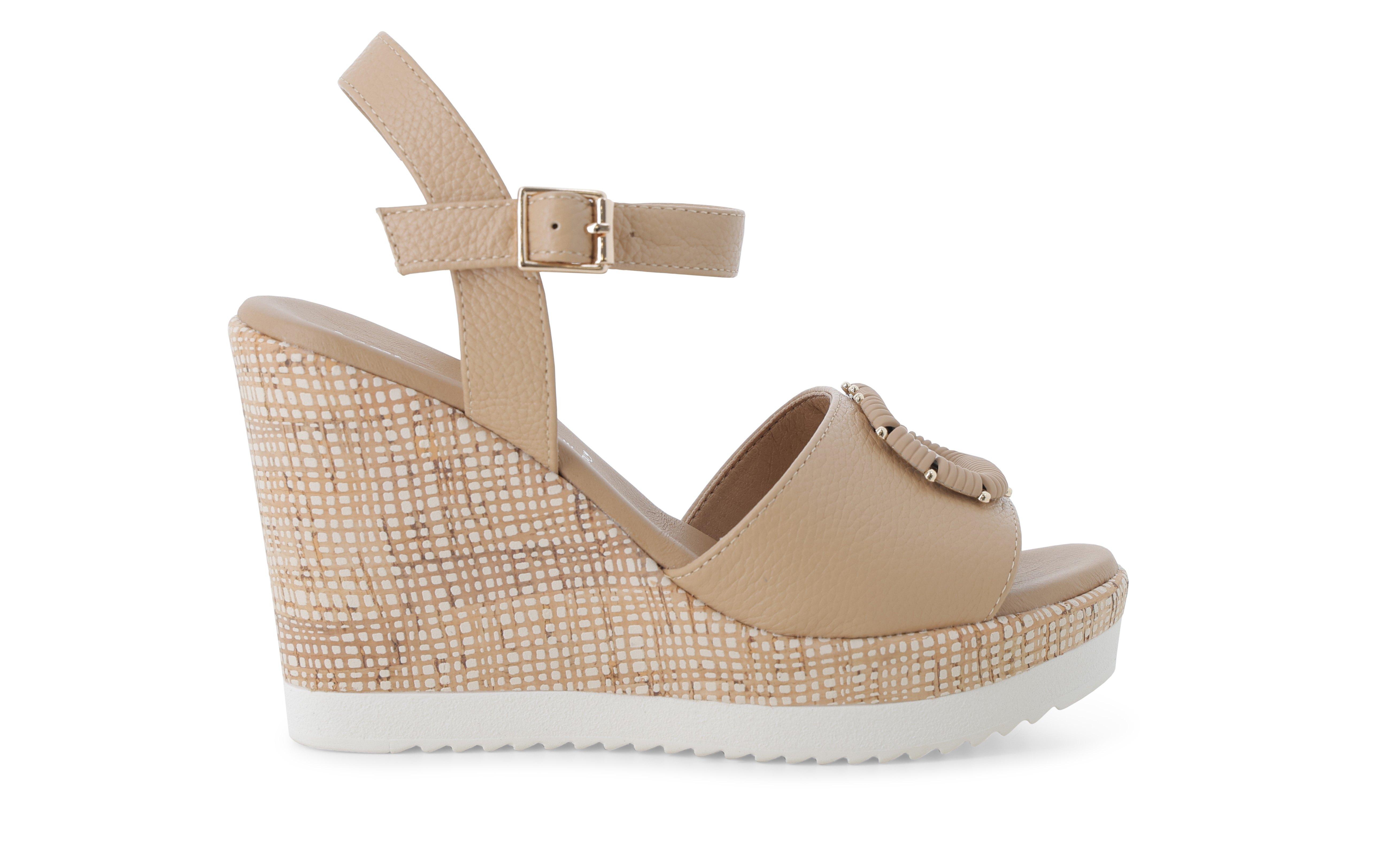 Sandalo con zeppa alta in pelle beige con fibbia 031000 37