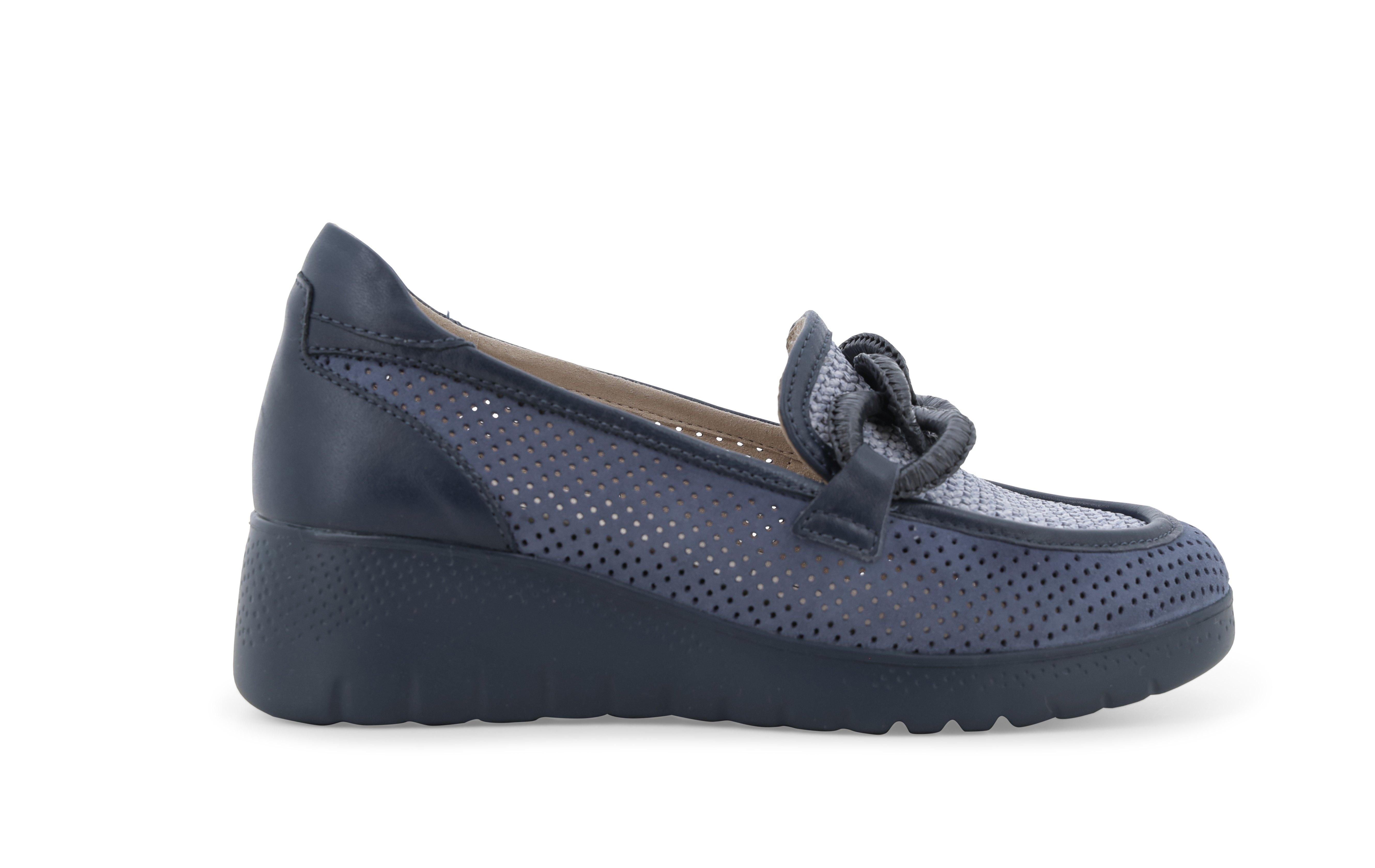 Mocassino zeppa blu navy con lavorazione traforata k55480