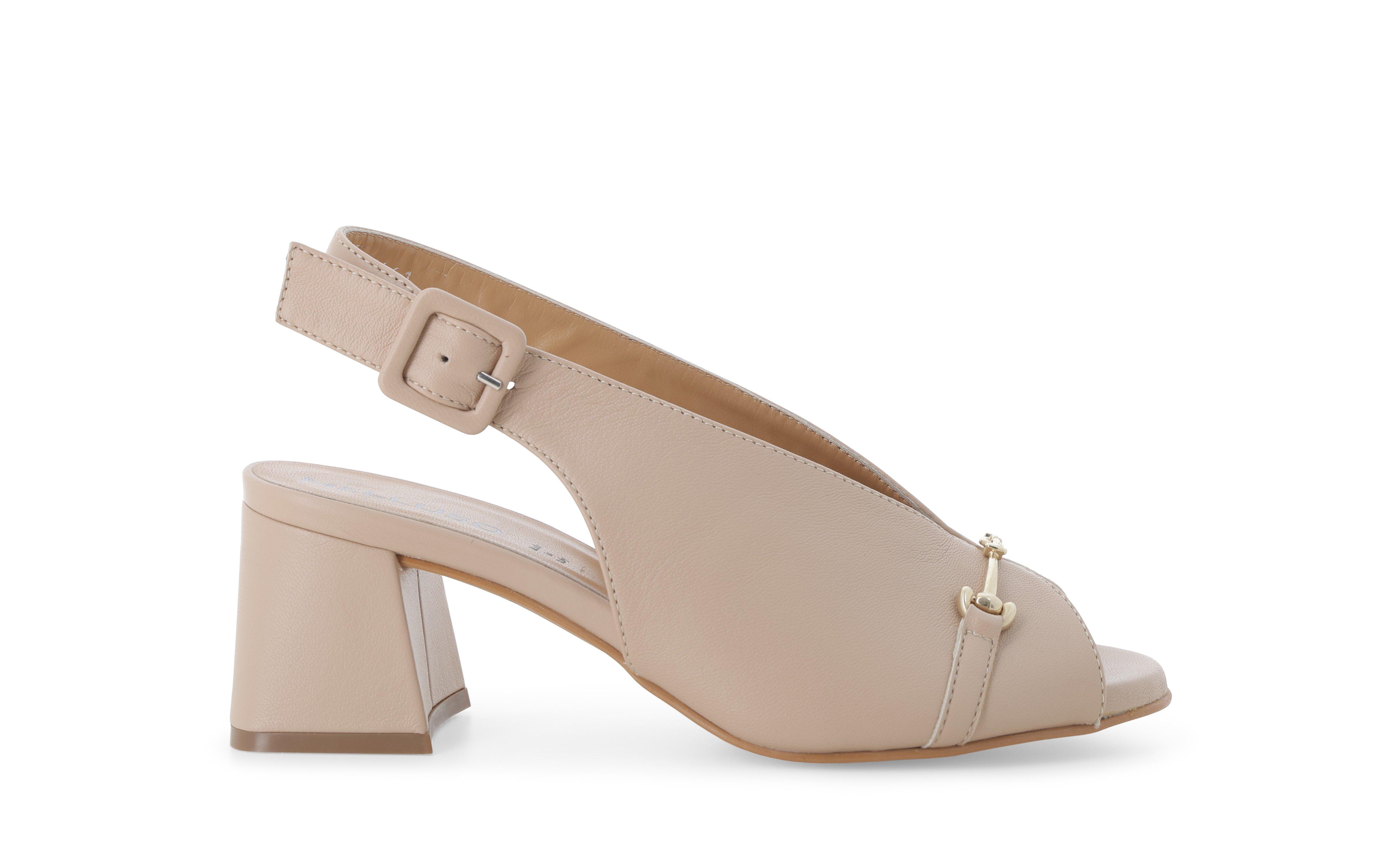Sandalo in pelle nude con morsetto metallico n647q 38