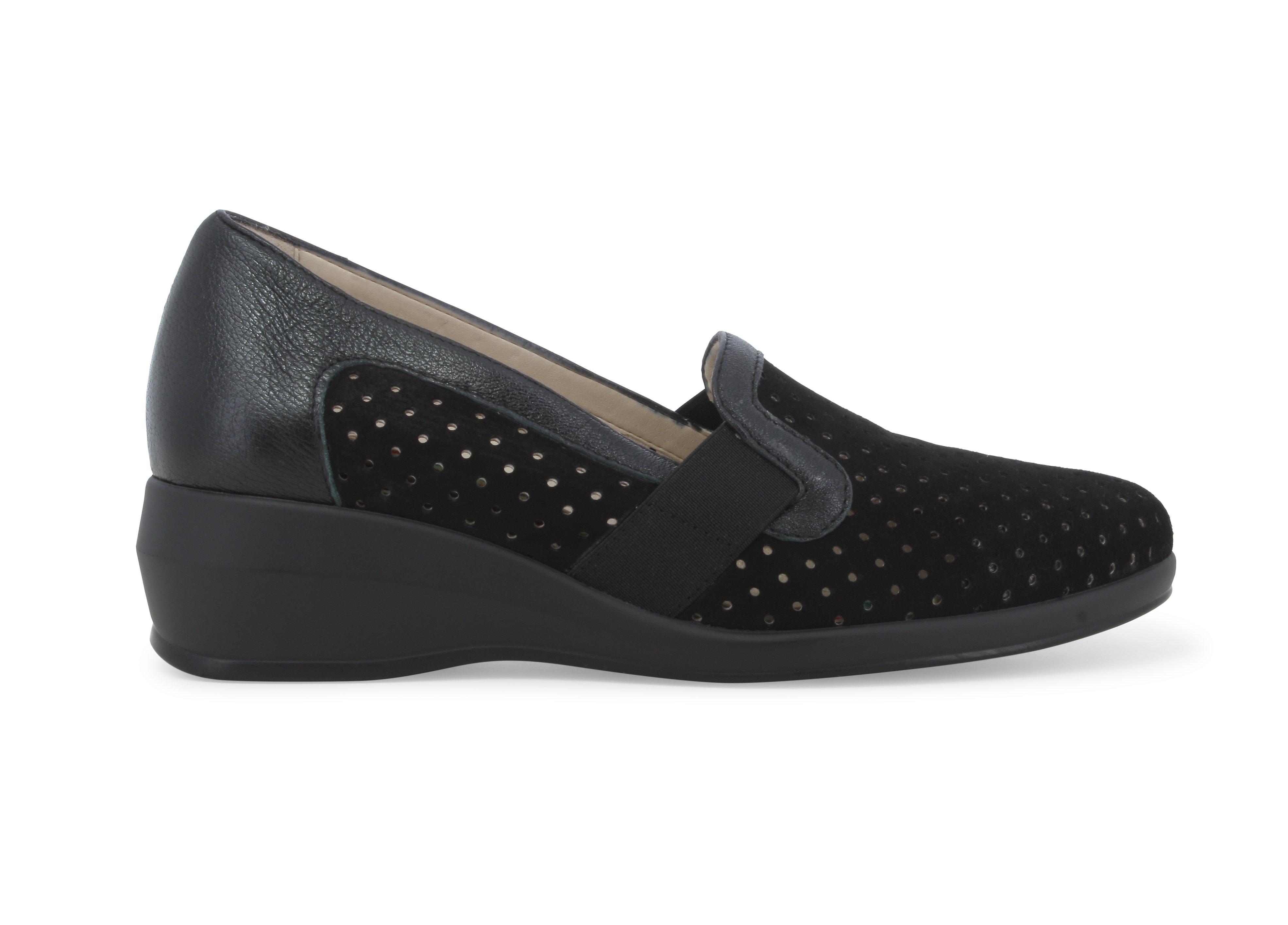Mocassino slip-on comfort in pelle nero traforato con zeppa r30618q 35