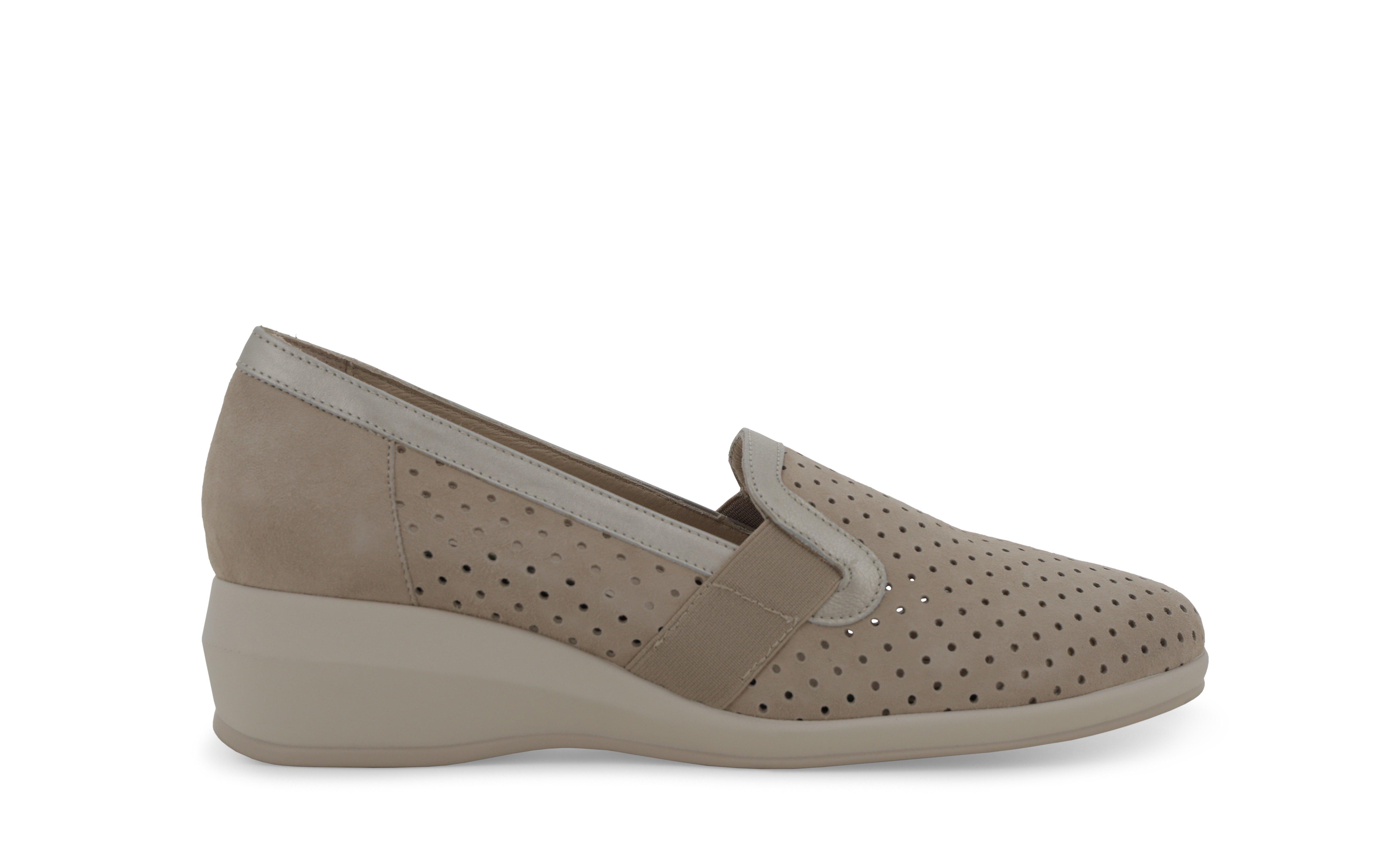 Mocassino slip-on con zeppa in camoscio beige traforato r30618q 36.5