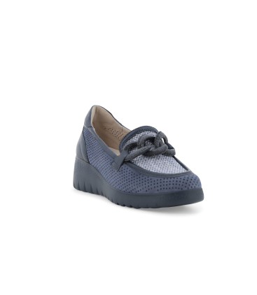 Mocassino zeppa blu navy con lavorazione traforata e fiocco k55480
