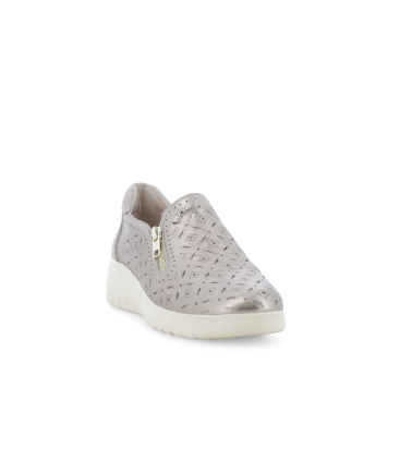 Slip-on comoda in pelle laminata platino laserata k55483