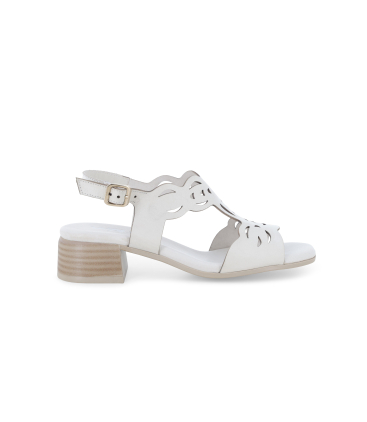 Sandalo donna comodo basso in pelle beige crema k56085