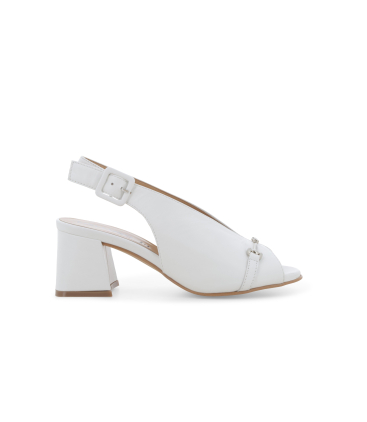 Sandalo in pelle bianca con morsetto metallico n647q