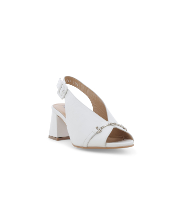 Sandalo in pelle bianca con morsetto metallico n647q