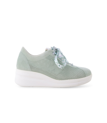 Sneakers walk in camoscio verde chiaro traforata con lacci fantasia r20245q