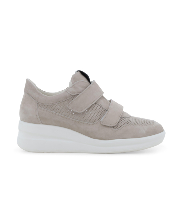 Sneakers in camoscio beige traforato con chiusura a strappo r20249q