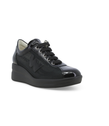 Sneakers nera in tessuto tecnico con dettagli in vernice r20252q