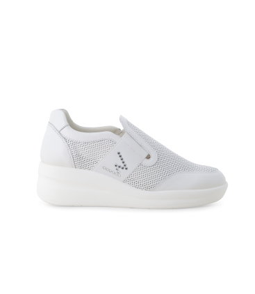 Sneaker slip-on in pelle bianco traforato con strass r20255q
