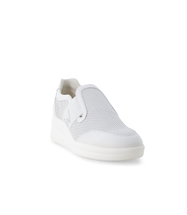 Sneaker slip-on in pelle bianco traforato con strass r20255q