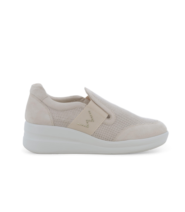 Sneaker slip-on in camoscio beige chiaro con logo a strass r20255q
