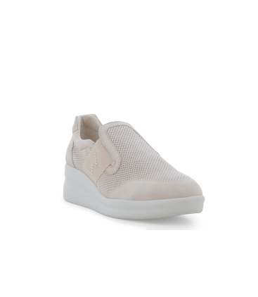 Sneaker slip-on in camoscio beige chiaro con logo a strass r20255q