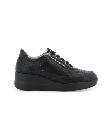 Sneakers nera in pelle traforata con cerniera laterale r20258q