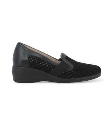 Mocassino slip-on comfort in pelle nero traforato con zeppa r30618q