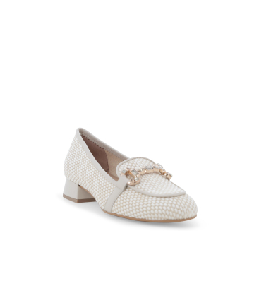 Mocassino intrecciato beige e bianco con gioiello v105q