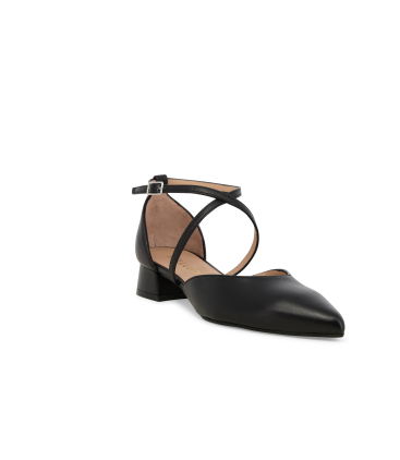 Décolleté d'Orsay aperta in pelle nera con cinturino incrociato v229q