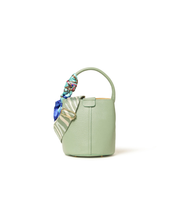 Tasche mit Umhaengeriemen aus Leder Gruen bor582