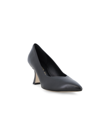 Décolleté classica a punta in pelle nera d170q
