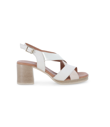 Sandalo donna comodo basso in pelle beige crema k56143