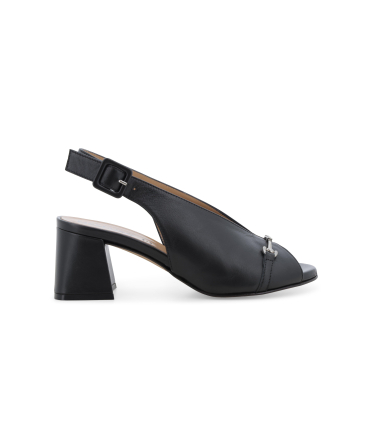 Sandale aus Leder Schwarz mit Trensen-Detail metallic n647q