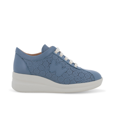 Sneaker blu carta da zucchero con lavorazione traforata r20265