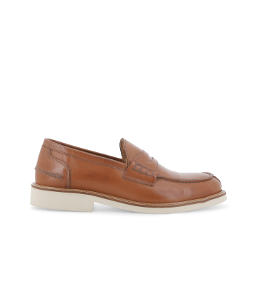 Mocassino sportivo in pelle color cuoio e suola chiara u0890q