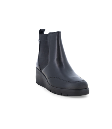 Stivaletto comodo donna con elastico laterale e cerniera in morbida pelle nero k55314