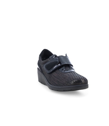 Mocassino comodo con strappo donna in camoscio laminato nero k91000q